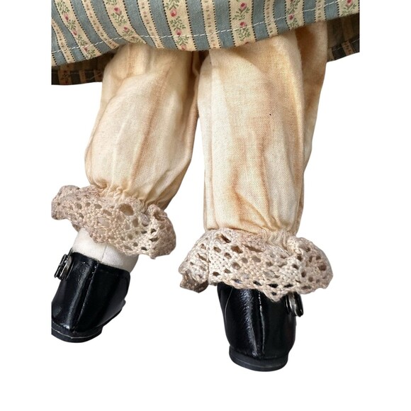 Dee Thorpe Handmade Bear Plush in Apron Filk Country Cottage Core Artist Signed - Picture 6 of 12